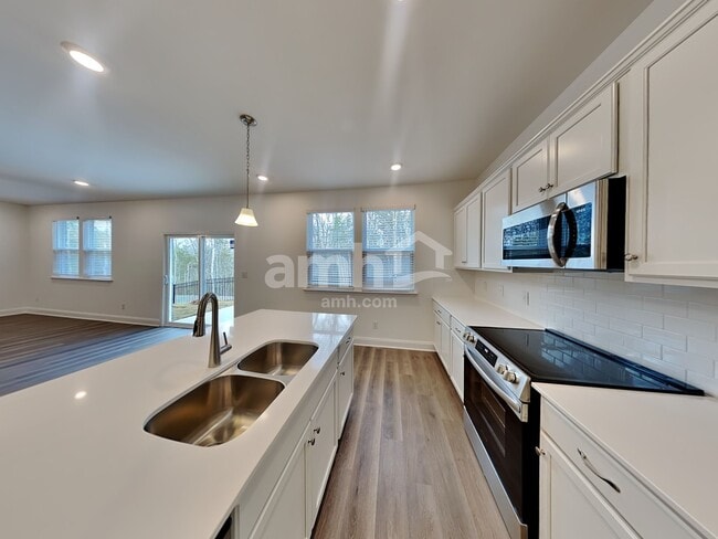 Photo - 2364 Devin Ave