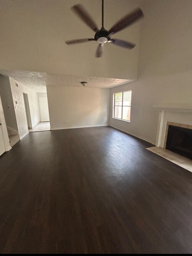 Photo - 194 Timber Mill St