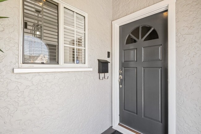 Photo - 2844 Hill St