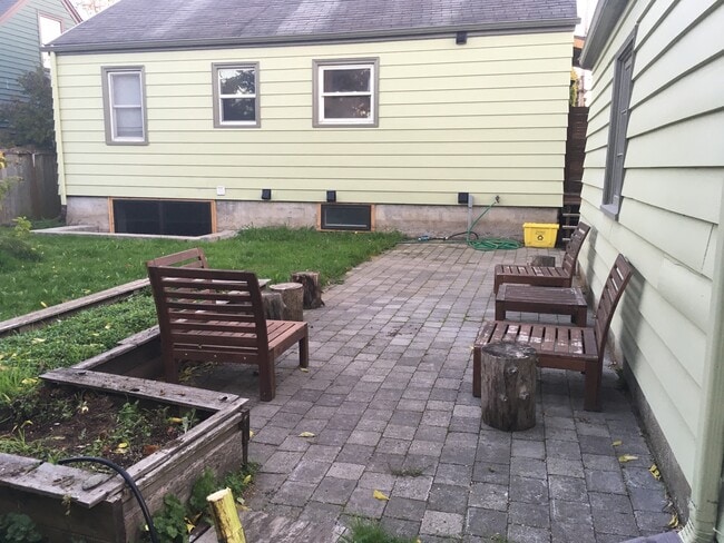 Access to a fully fenced yard, keyless entry,
