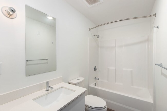 Photo - 1108 E 30th St Unit 319