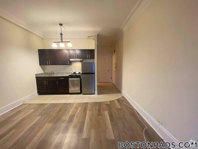 Building Photo - 62 Boylston St Rental