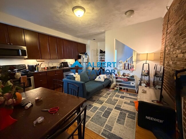 Building Photo - 210 Hemenway St