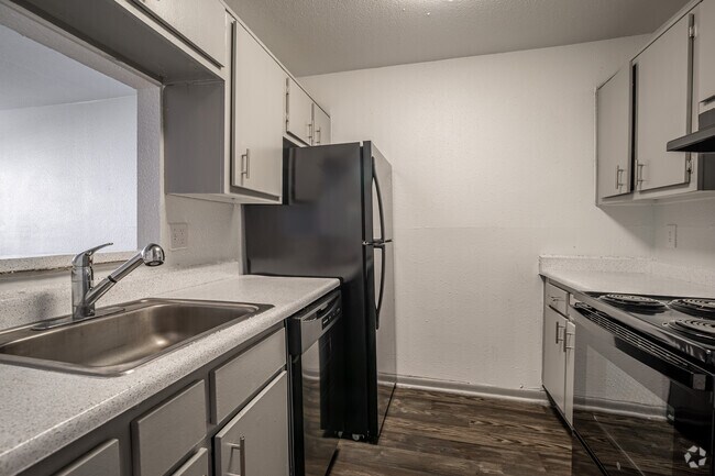 2BR, 1BA - 846SF