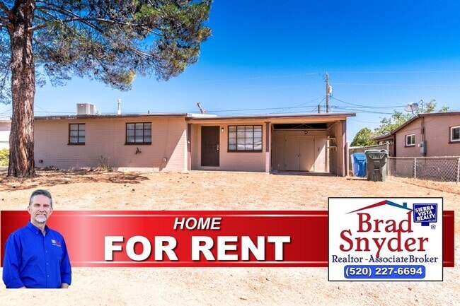 Building Photo - 4 Bedroom, 1½ Bath Home with Central A/C, ...
