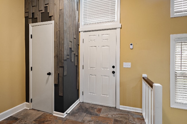 Photo - 27 Park Crest Pl