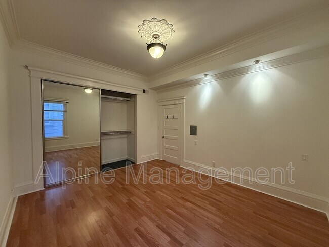 Photo - 115-117-117 Sanchez St