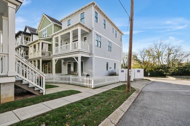 Building Photo - Beautiful 4BR/3.5BA Single Family Detached Home Steps From Vanderbilt University and Centennial Park