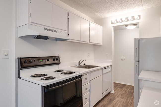 1HAB, 1BA - 700 ft²