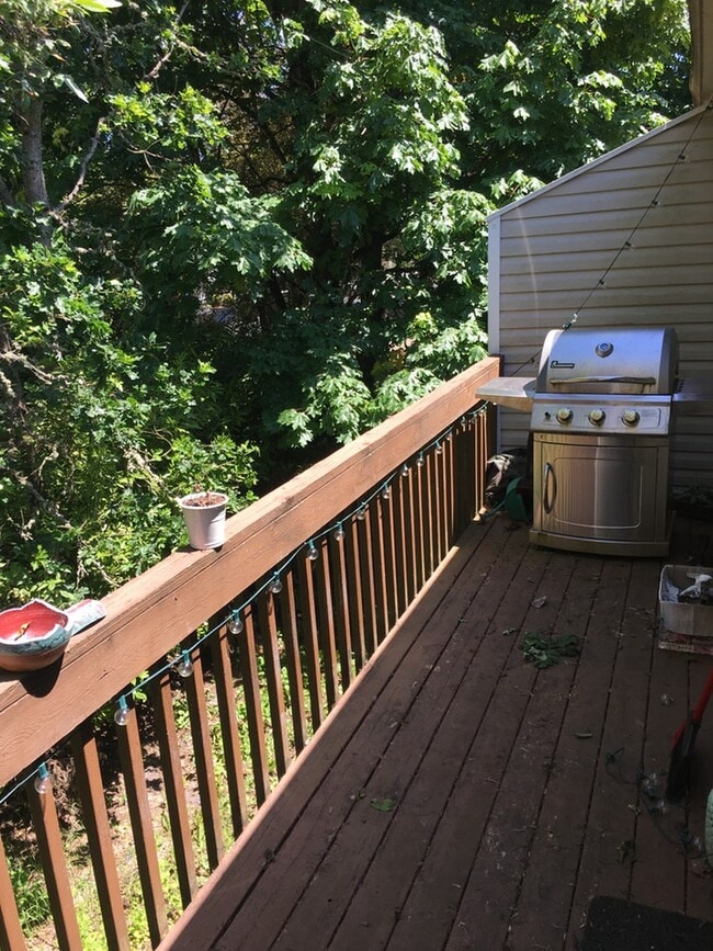 Photo - 712 Elliott Road