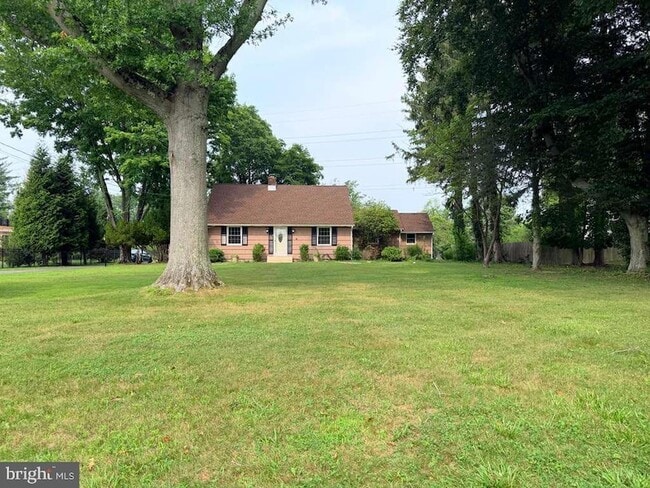 Photo - 580 Village Rd W