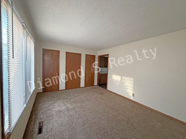 Photo - 2545 South Pl Unidad 2545 S South Place - B
