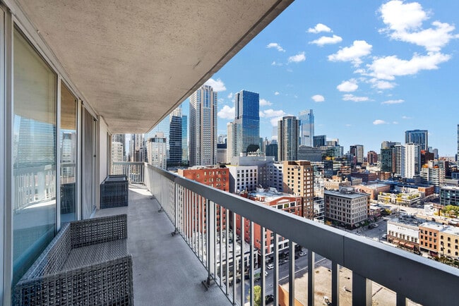 Building Photo - 545 N Dearborn St Unit 2011