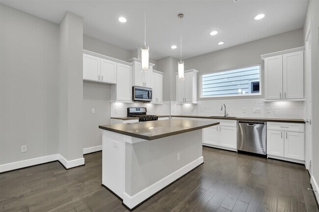 Photo - 2623 Hutchins St