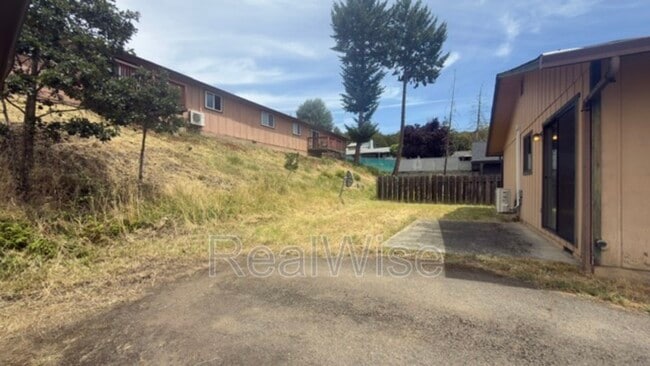 Photo - 1132 NE Barager Ave
