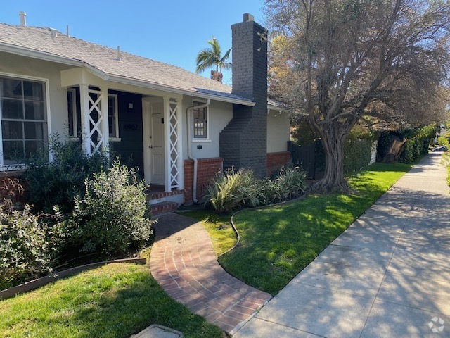 Building Photo - 6462 San Vicente Blvd Unit 2 Rental