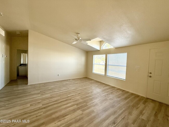 Photo - 2125 Jean Rd