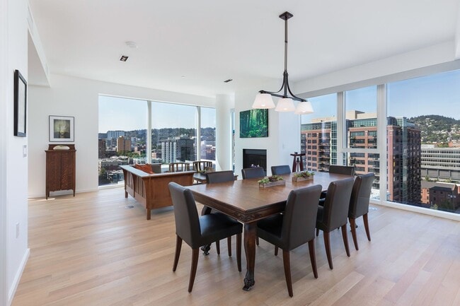 Photo - Modern Elegance at the Cosmopolitan on the Park Unit 1214