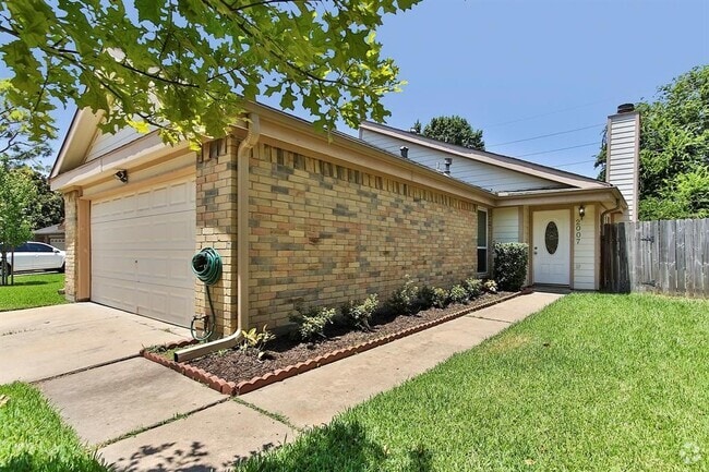 Building Photo - 2007 Highland Hills Dr Rental