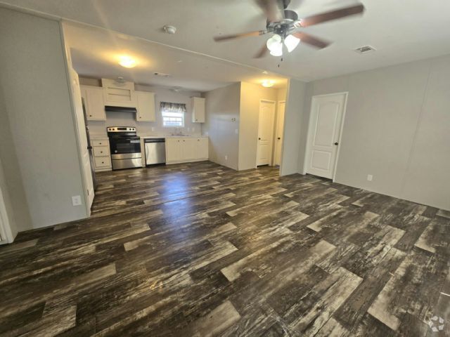 Building Photo - 12130 US Hwy 41 S Rental