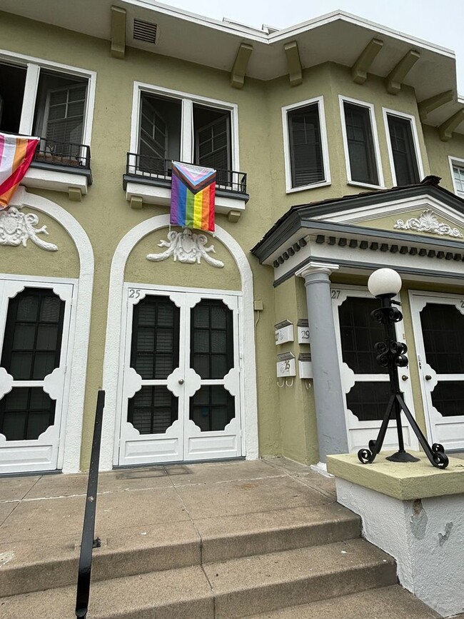 Photo - Beautiful 2 Bedroom 1 Bath available now in Long Beach Unidad 25 Cherry Ave