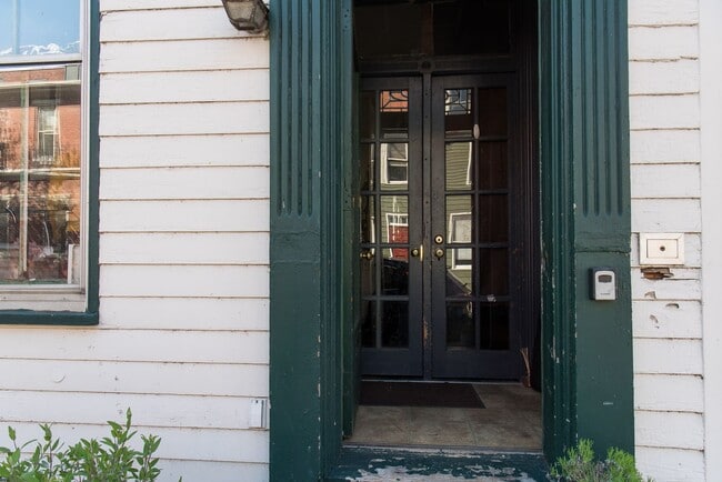 127 Herr St Unit 3