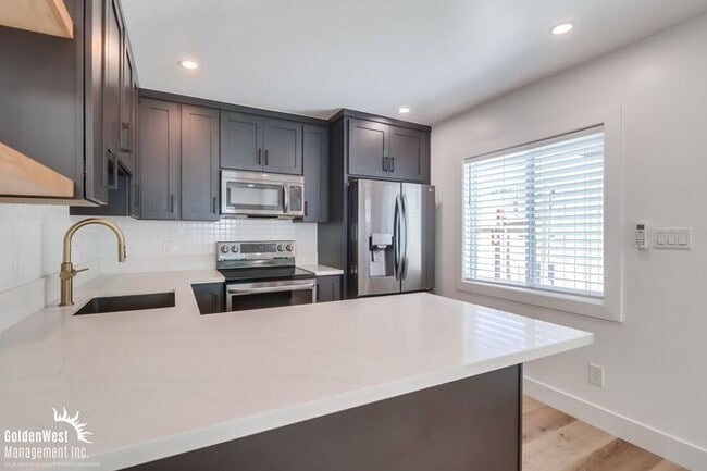 Photo - Modern 2Bdm 1Ba Apartment in the Azalea Pa...