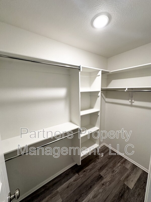 Photo - 1035 S Benchmark Ln