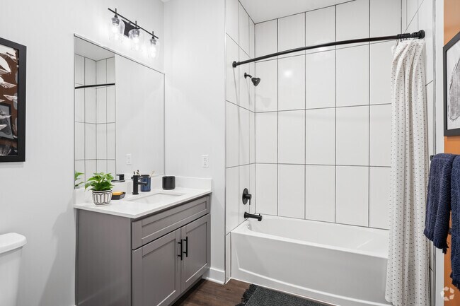 B5 2BR, 2BA - 1,048SF - Bathroom