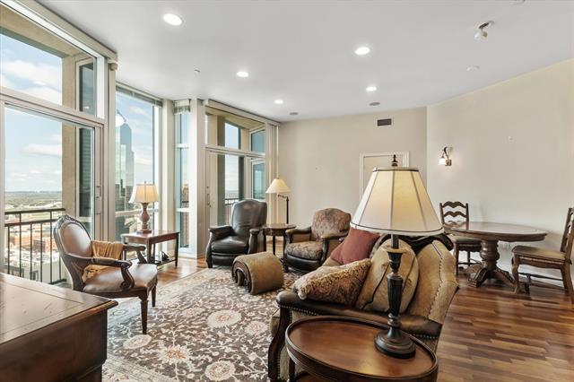 Photo - 500 Throckmorton St Unidad 2301 Rental