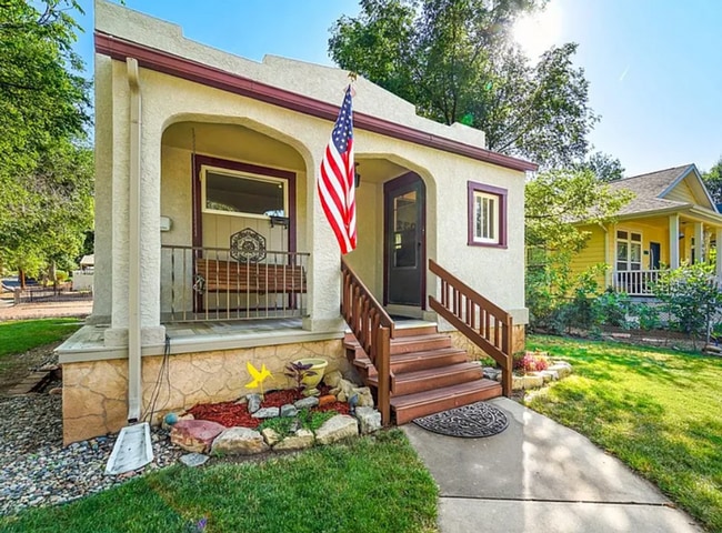 Building Photo - 1032 W Pikes Peak Ave