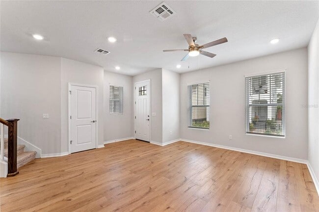 Photo - 911 Colie Aly