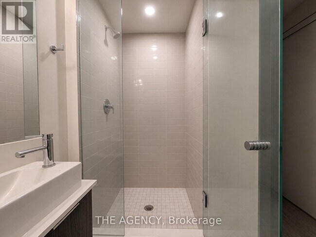 Photo - 27 Bathurst St