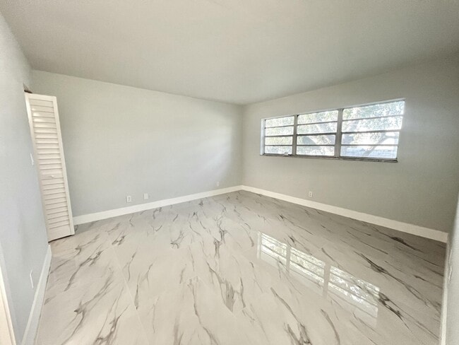 Photo - 601 S State Rd 7 Unidad 2c