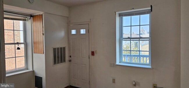 Photo - 927 N 6th St