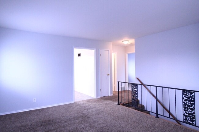 Photo - January FREE On This 2 Bedroom 1 Bath Duplex In Overland Park