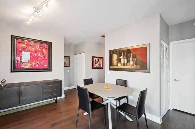 Photo - 600 N Dearborn St Condo Unit 1611