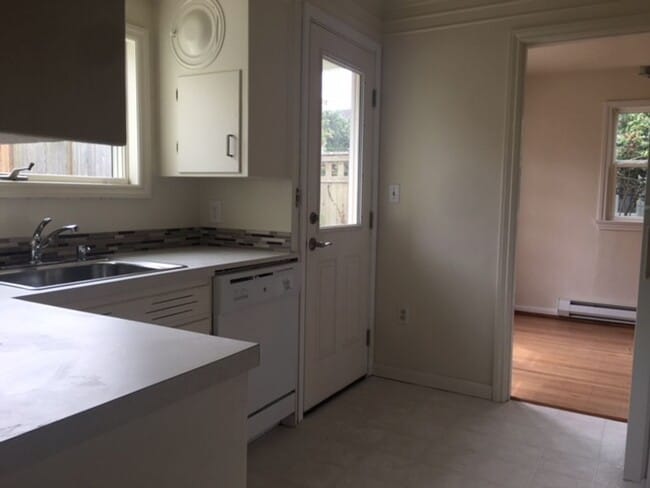 Photo - Crown Hill House-Yard care included!