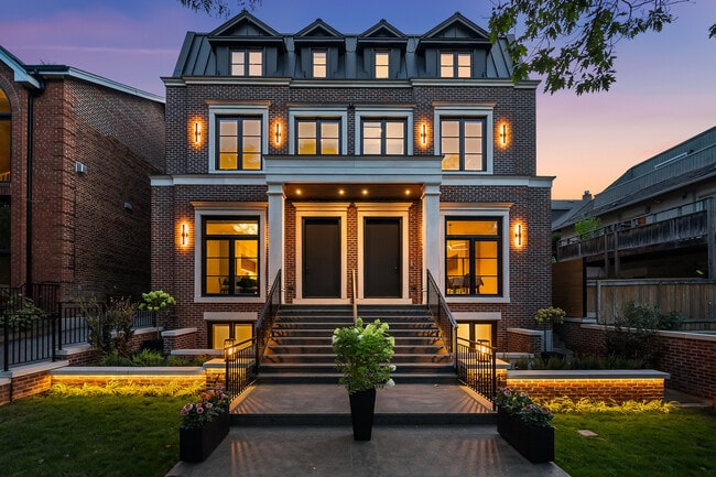 Building Photo - 734 Avenue Rd