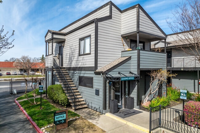 Leasing Office - ReNew Fair Oaks