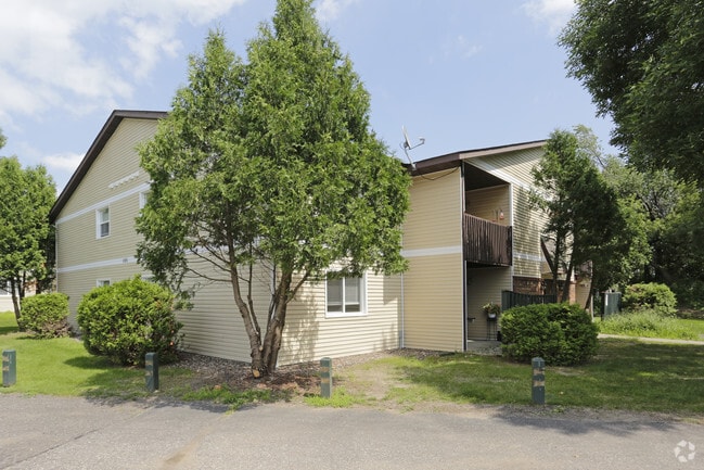 Sarah Lane Court
