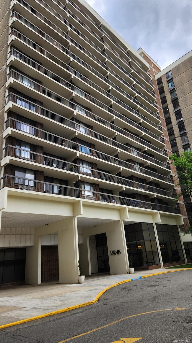 Building Photo - 152-18 Union Tpke Unit 204K