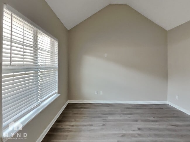 Photo - 3302 Summer Brooke Ln