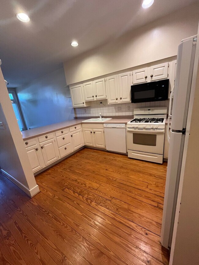 Photo - 126 N Payne St