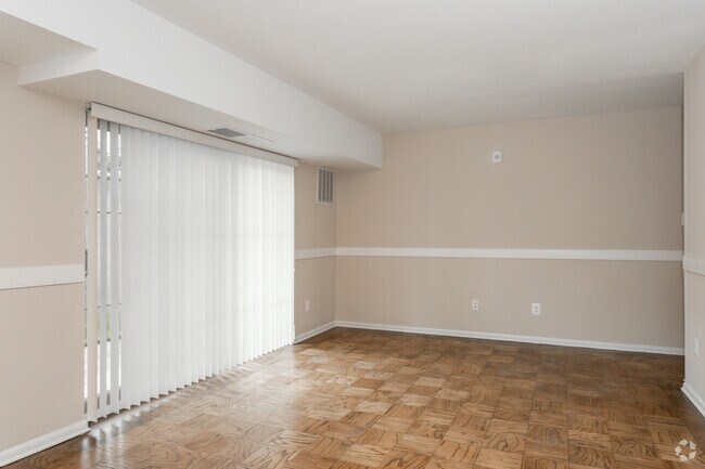 0BR, 1BA - 550SF