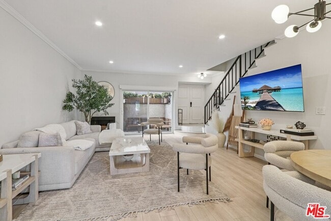 Photo - 5139 Balboa Blvd Unit 2