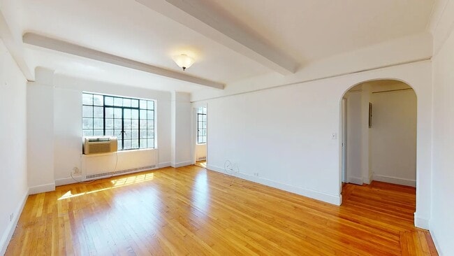 Building Photo - 128 E 56th St Unit 2A