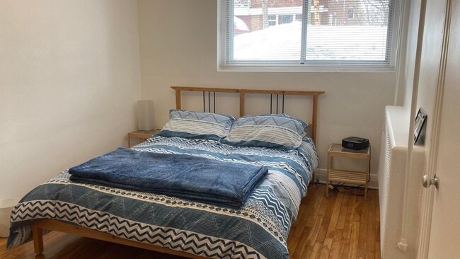 Building Photo - 3760 Ave Saint-Kevin Unit 17