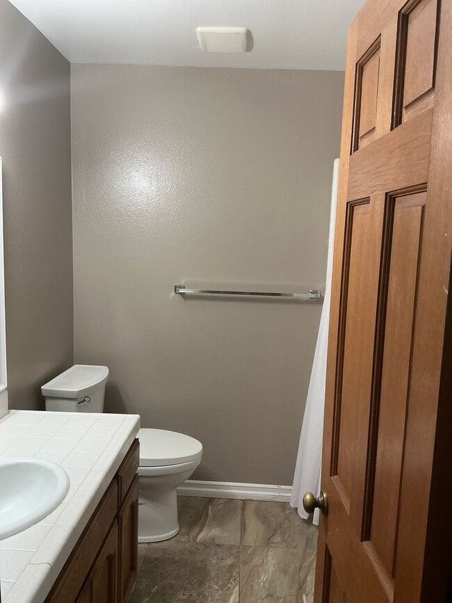 Photo - Los Caballeros #322 Unit 322B