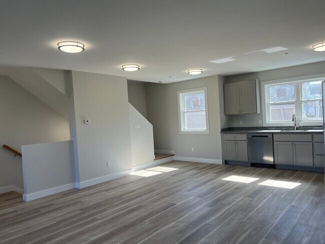 Photo - 151 Shepard St Unidad 1-4